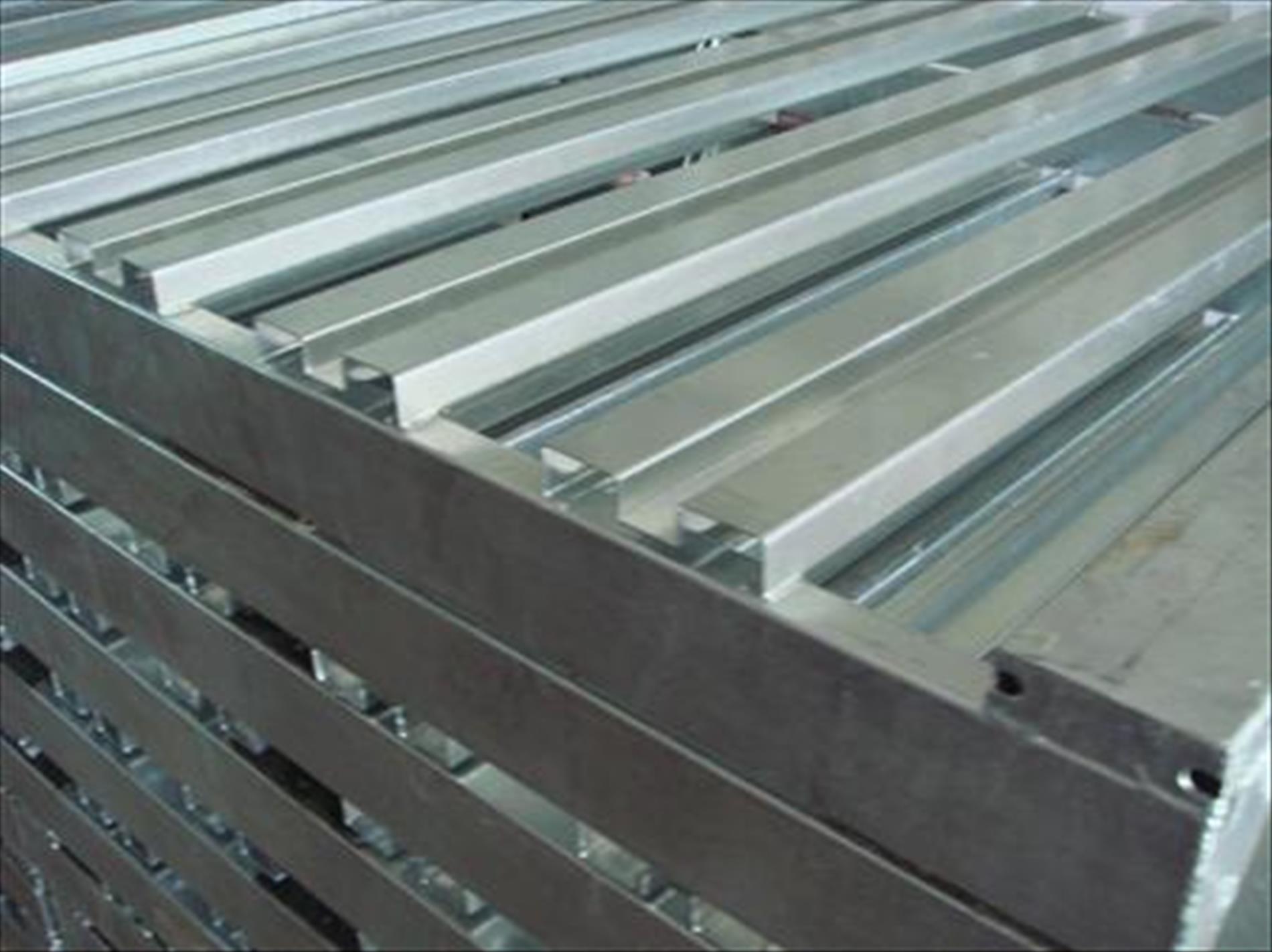 Pallet sắt, dùng trong kho lạnh
